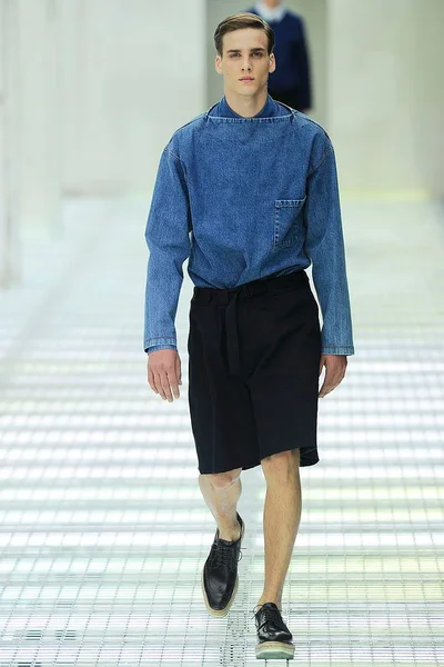 Look 10
